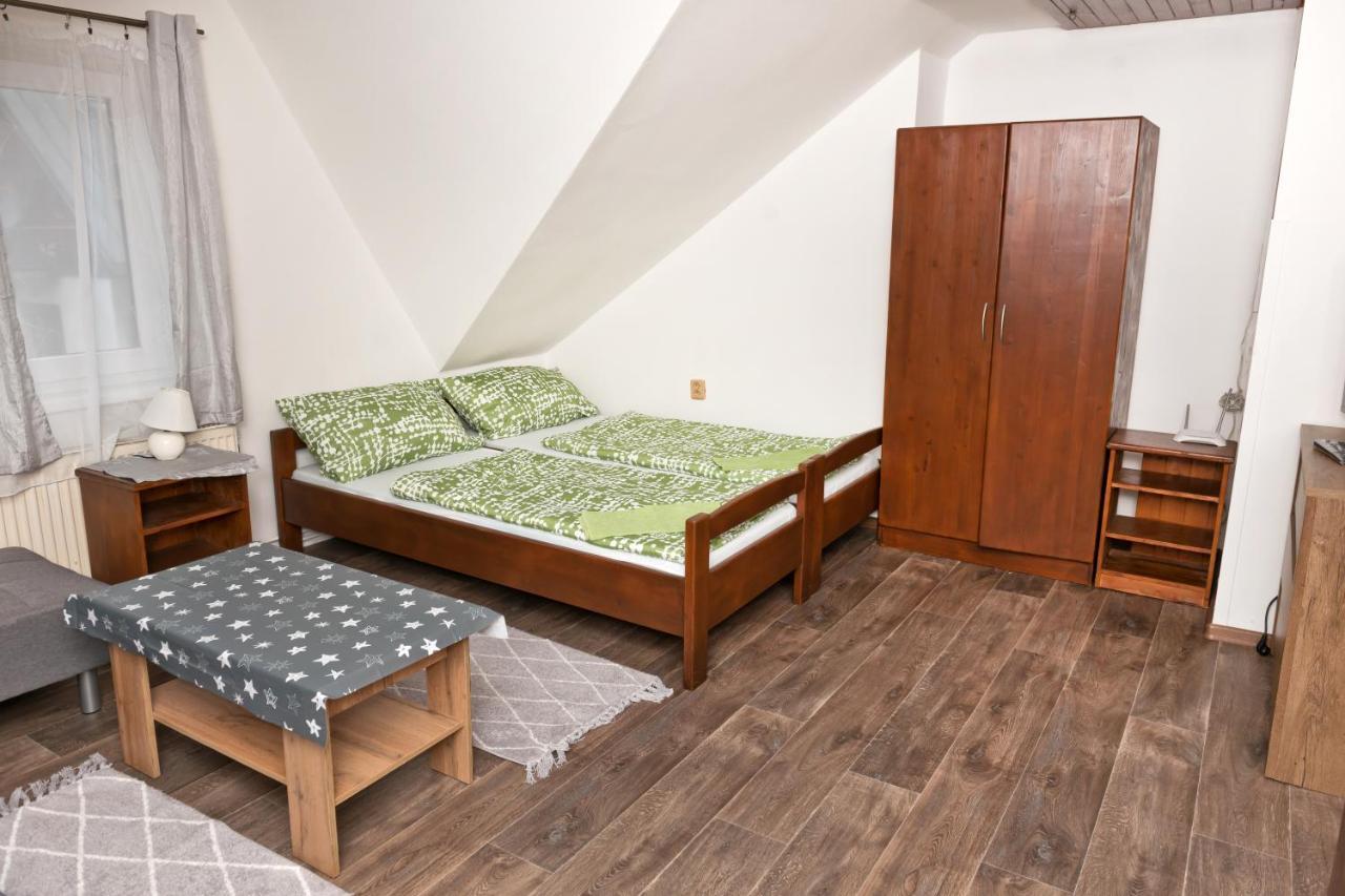 Penzion Pod Svahem Železná Ruda Exterior foto